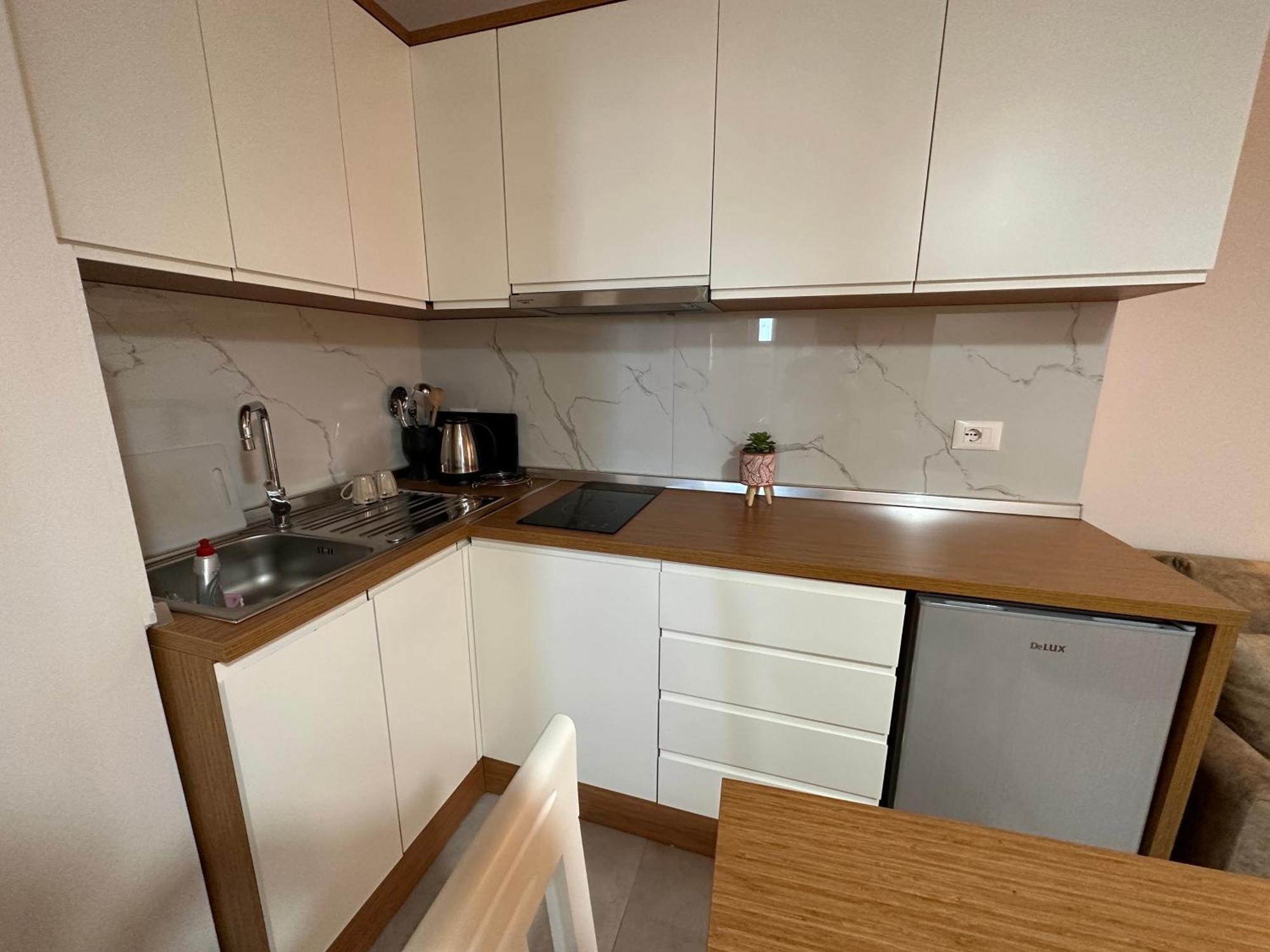 Maison Apartments Влёра Экстерьер фото